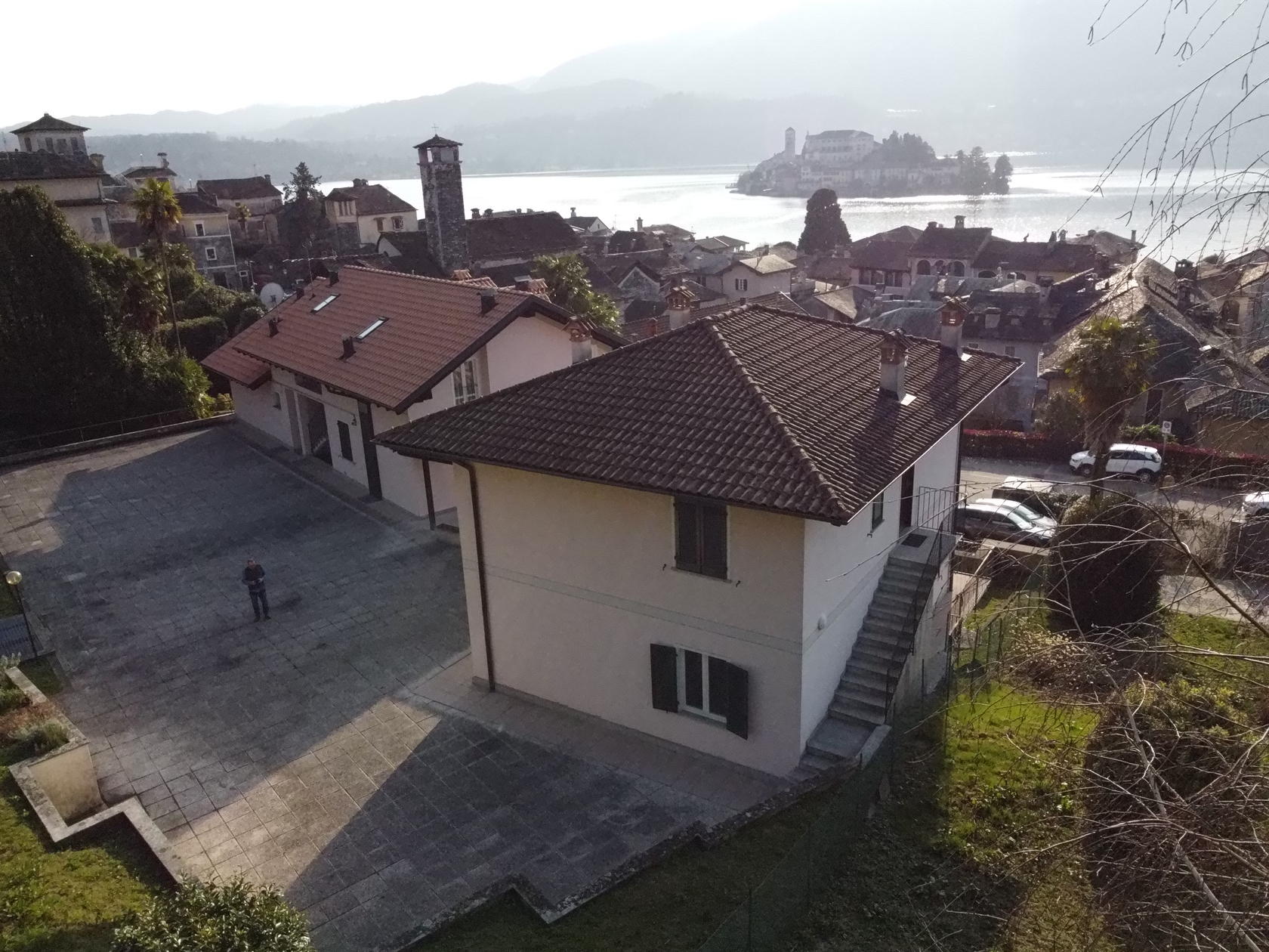 6 -  Orta San Giulio Elegante Appartamento con Giardino e Vista Lago Orta San Giulio